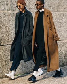 GREY RAGLAN COAT WITH TURNED UP CUFF AND ELASTIC BELT Trent Coat, Smart Dressing, Minimalist Moda, Walking Down The Street, Track Pant, Passion Project, Men Street, Fashion Weeks, Mode Inspo