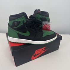 Air Jordan 1 Retro High Og ‘Pine Size 9.5 Green 2.0’ Sku 555088 030 Black/White-Gym Red-Pine Green Upper Material- Leather Pre Owned /Used But Very Good Condition( Almost Brand New) Worn A Handful Of Times Box In Good Condition Jordan 1 Mid Red, Jordan 4 Cool Grey, Black Cat 4s, Jordan 11 Cool Grey, Air Jordan Low, White Gym, Jordan Retro 6, Jordan 4s, Black Jordans