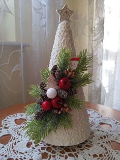 Facebook Alternative Christmas Trees, Christmas Decorations Diy Crafts, Vintage Christmas Crafts, Christmas Decorations Cheap, Alternative Christmas, Cone Christmas Trees, Handmade Christmas Crafts, Christmas Tree Decorations Diy, Christmas Centerpieces Diy