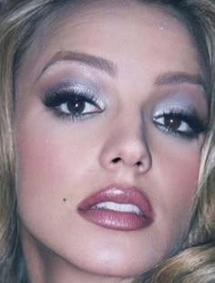 Baddie Makeup 1990s Makeup, 2000’s Makeup, 00s Makeup, Early 2000s Makeup, 2000 Makeup, 2000s Makeup Looks, Los 90s, 90s Makeup Look, Y2k Makeup