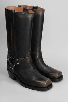 Roxy Boot texan Ankle boots in black leather, almond toe, pull tab on backside, iconic ring detail, 40 mm heel, leather sole, 100% leather, Made in Italy Roxy Boots, Fendi Wallet On Chain, Chloe Purses, Rodeo Fashion, Zegna Shoes, Paris Texas, Italian Shoes, Closet Inspiration, Croc Leather