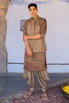 Buy Brown Kurta Silk Bemeberg Hand Painted Mirror Embroidered Bundi And Set For Men by Archana Jaju Online at Aza Fashions. Archana Jaju, Kalamkari Kurta, Painted Embroidery, Hand Painted Mirror, Abhinav Mishra, Beige Kurta, Hand Painted Mirrors, Sleeveless Kurta, Painted Mirror