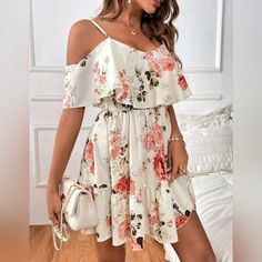 New Boho Floral Popover Cami Ruffle Dress Short * Cold Shoulder Short Sleeve * Adjustable Spaghetti Strap * Stretch High Waist * Flare Short Skirt * Ruffle Hem *Approximate Unstretched Measurements* Xs (2) * Bust 34.5" * Waist 24.25"(Up To 26") * Length 32.25" Small (4) * Bust 36.25" * Waist 26"(Up To 27.5") * Length 33" Medium (6) * Bust 37.75" * Waist 27.5"(Up To 29") * Length 34" Large (8/10) * Bust 40.25" * Waist 30"(Up To 31.5") * Length 34.5" Xl (12) * Bust 42.5" * Waist 32.25"(Up To 26") فستان زهري, Corak Bunga, Sukienki Plus Size, Casual Short Sleeve Dress, Ruffle Trim Dress, Flare Sleeve Dress, Linnet, Ruffle Hem Dress, Vestido Casual