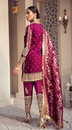 Fashion: #fashion, #style, #outfitinspiration, #beauty Pakistani Formal Dresses, Salwar Dress, Miroslava Duma, Salwar Kamiz, Outfits Dress, Pakistani Dress, Pakistani Bridal Dresses, Party Kleidung, Kendall Jenner Outfits