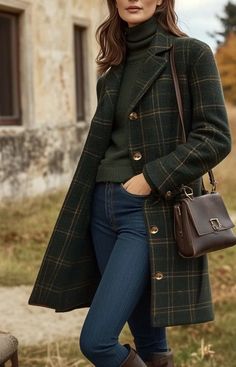 Mode Style Anglais, Mode Mantel, Plaid Wool Coat, Green Coat, Trendy Fall, Mode Vintage, Mode Inspiration, Fall Winter Outfits