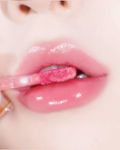 Pink Girly Makeup, Douyin Lips, Bunny Tongue, Lash Ideas, Lips Gloss, Makeup Asian, Girl Goals, Girly Makeup, Makeup Accesories