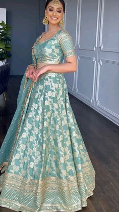 Simple Lehenga, Latest Bridal Lehenga, Indian Outfits Lehenga, Wedding Lehenga Designs, Lehenga Designs Simple, Indian Bride Outfits, Lehnga Dress, Traditional Indian Dress, Half Saree Designs