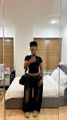 Black Pants Streetwear Outfit, Comfy Fall Outfits Black Women, Calm Fits Black Woman, Sweatsuit Outfits Black Women, Black Outfit For School, All Black Outfits For Women Casual, Black Woman Streetwear, Black Basic Outfit, Casual Fall Outfits Black Women