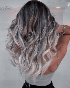 Ash Blonde Balayage 2023, Hair Color Inspiration Blonde Balayage, Light Blonde Hair With Dark Roots, Icy Blonde Hair Balayage, Dark Roots Ash Blonde Hair Balayage, Balayage Hair Blonde Dark Roots, Dark Roots Blonde Hair Balayage, Icy Hair, Blonde Hair With Roots