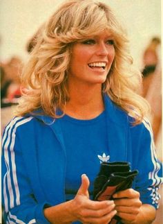 Vintage pic of Farrah rocking Adidas 70’s Hair, Farrah Fawcet, Funky Makeup, 70s Makeup, Olivia Palermo, Feathered Hairstyles, Gigi Hadid