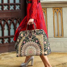 Cute Travel Bags, Carpet Bags, Victorian Carpet, Trip Bag, Supermodel Style, Painted Handbag, Traditional Carpet, Brand Name Bags, Accessorize Bags