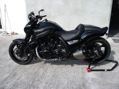 a black motorcycle parked in front of a building