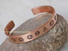 100% Pure Copper Bracelet bangle, Arthritis Pain Therapy Energy Cuff Bangle, Arm Cuff Adjustable bracelets, Healing Copper bangle jewelry, Metal - 100%  Pure Copper Size bracelet :adjustable between 7 to 8 inches  The History of Copper Jewelry Copper is helpful for balance, communication, and synchronicity. Copper is a great conductor of energy and is useful for all types of spiritual purposes. Many use Copper to balance the Chakras and Meridians. Powerful wands can be fashioned using crystals a Luxury Spiritual Copper Jewelry, Women Spiritual, Chakra Heilung, Red Blood Cells, Les Chakras, Chakra Jewelry, Copper Tubing, Bracelet Cuff, Copper Bracelet