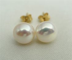 "~size and price for 1pair, button round shape ~Pearl is 100% real freshwater pearl, is 100% natural pearl. ~Pearl : Genuine Fresh Water Pearls AAAA(4A) ~Pearl Color: white ~Ear Posts & Nuts: 14k goldfilled ~High Quality Pearls with great Luster, smoothness, and thick nacre. ~Packaging: beautiful gift box(please select) ---------------------------------------------------- 80% OFF, 6-6.5mm gray 4a pearl stud: https://www.etsy.com/listing/201117028/25dollars-promote-for-opening6-65mm 80% OFF, Classic White Pearl Earrings With Round Beads, White Round Beads Pearl Earrings Gift, Gift White Round Beads Pearl Earrings, Gift White Pearl Earrings, Gift White Round Pearl Earrings, Leather Pearl Jewelry, Natural Pearl Necklace, Pearl Statement Necklace, Big Pearl