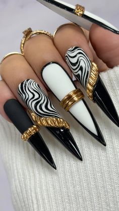 Tino Vo (@vo.tino) • Instagram photos and videos Chanel Inspired Nails, Bling Nail Designs, Stilleto Nails Designs, Animal Nail Art, Stiletto Nail Art, Sassy Nails, Gel Nail Art Designs, Nails Design With Rhinestones, Nail Design Inspiration