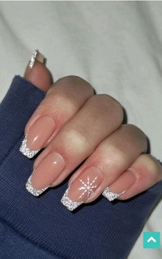 French Tips Silver Glitter, French Tips Silver, Nails Inspo Winter, Christmas Nail Designs Short, Party Nails Designs, Aesthetic Snowflake, New Years Nails Acrylic, Birthday Nails Inspo, Nail Inspo Christmas