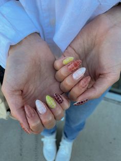 Nails Almond Winter, Minimalist Nails Almond, Artsy Nails Designs, Snake Print Nails, Croc Nails, Mismatched Nails, Simple Gel Nails, Casual Nails, Print Nails