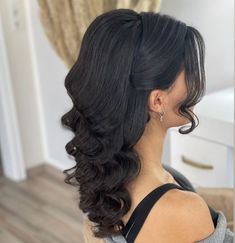 SAVE & Follow, for more post collection check my pin bio, Thank You. Wedding Medium Hairstyles, Madrina Hairstyles, Sleek Prom Hair, Bridal Hair Down, Hairstyles Design, Wedding Hair Up, Guest Hair, Bridal Hair Inspiration, Elegant Wedding Hair