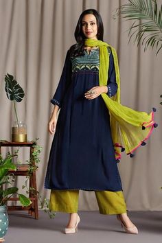 New Collections - maati crafts Simple Suits, Cotton Dress Indian, Simple Kurtis, New Dress Pattern, Kurti Styles, Cotton Pants Women, Indian Designs, Fashion Dresses Formal, Swirl Dress