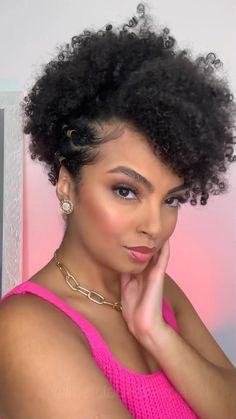 Penteado Afro Puff com gelatina de Linhaça #todecacho Definição e Brilho💜 em 2022 | Penteados com trança afro, Penteado cabelo crespo festa, Cabelo Black Hair Afro, Natural Hair Puff, Afro Natural, Hair Puff, Hair To One Side, Curly Wedding Hair, Side Hairstyles, Afro Puff