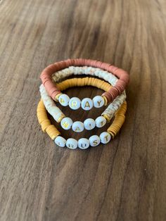 God Clay Bead Bracelet, Faith Bracelet Diy, Christian Beaded Jewelry, Christian Gifts For Kids, Disc Bead Bracelet Ideas, Christian Friendship Bracelets, Christian Clay Bead Bracelets, Christian Bracelets Diy, Christian Bracelet Ideas