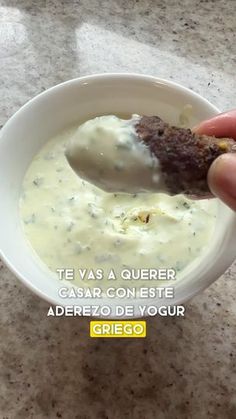 a person dipping something in a bowl with a spoon into it and the caption reads, te vas a querer gabar con est adezo de yogur