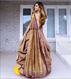 Lehanga Saree Drape, Brown Saree, Lehenga Style Saree, Beautiful Lehenga, Lehenga Saree Design, Saree Wearing Styles, Lehenga Dupatta, Half Saree Lehenga, Saree Draping