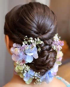 Sari With Hairstyle, Hairstyles For Grooms Mother, Wedding Hairstyles For Mother, Hindi Culture, Mother Of The Bride Accessories, Grooms Mother, Bridal Hairstyles With Braids, Pretty Braids