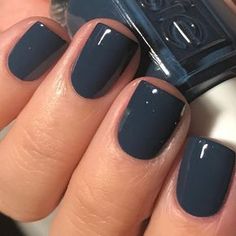 Essie On Your Mistletoes -winter 2017 Ongles Design, Cute Nail Polish, Short Gel Nails, Fall Gel Nails, Ideas Nails, Fall Nail Colors, Nail Polish Colors, Nails Design, Blue Nails