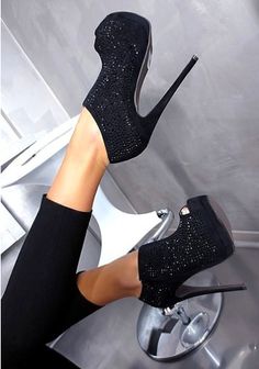 Bootie Outfits, Black Wedge Heels, Hak Tinggi, Patricia Field, Heel Boot, Black Wedge, Fabulous Shoes, Hot Shoes, Black High Heels