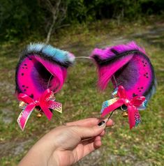 Y2k Rainbow Inspired Leopard Ear Headband. Hot Pink and Black fronts with High Quality Rainbow Short pile Faux Fur on the backs. Ears have 2 clip on bows with rainbow leopard print and hot pink ribbon with gold hoops.  Ears are wired and are posable! Ears come on a metal headband.  My shop's ears and tails are completely hand crafted and might have some slight differences in trimming and airbrushing. Processing times:  Made to order: 4 weeks READY TO SHIP: 1-3 days ** If you need your ears soone Leopard Ears, Y2k Rainbow, Hot Pink Ribbon, Paw Keychain, Rainbow Leopard Print, Toe Beans, Fur Animal, Rave Gear, Metal Headband