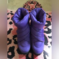 Super Comfy And Only Worn A Few Times. Only Selling Because I Already Own Them In Black And White. Letting These Gorgeous Purple Go To Be Loved And Worn. Questions? Leave A Comment Below! Winter Rain, Ugg Shoes, Womens Uggs, Rain Boots, Women Shoes, Black And White, Boots, Purple, Women Shopping