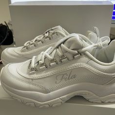 Womens Fila Sneaker White Brand New Size 6.5 Filas Shoes, Fila White Sneakers, Black And Gold Sneakers, Chunky White Sneakers, White Chunky Sneakers, Shoes Fila, Tan Sneakers, Water Shoes Women, Fila Shoes