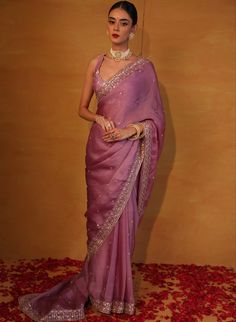 Lavender Saree Outfit, Lavender Saree Look, Lavender Sari, Lavender Sarees, Lavender Organza Saree, Cocktail Sarees, Lavender Saree, Saree Organza, Embroidery Sarees