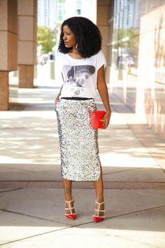 Tee Time: 10 Ways To Wear A Graphic T-Shirt - Hautelist Tshirt Sequin Skirt, Sequin Fashion, 10 Ways To Wear, Sequined Skirt, Moda Hippie, Style Pantry, Pink Leather Jacket