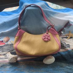 Super Cute Summer Fossil Purse. Perfect For Your Summer Wardrobe. Light Material And Comfortable To Carry. Pink Leather Trim With A Soft Straw. Linen Lining. Never Used Without Tags. Y2k Handbag, Brown Leather Top, Fossil Purse, Red Leather Purse, Summer Purses, Fossil Bags, Brown Leather Shoulder Bag, Leather Duffle Bag, Leather Duffle