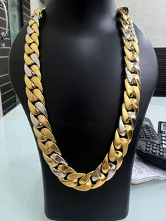 Gold Neck Chain, Mens Gold Jewelry, Jewelry Ads, Gold Chains For Men, Gold Rings Jewelry, Jewellery Sets, Neck Chain, Gold Jewelry Indian, Chain Gold