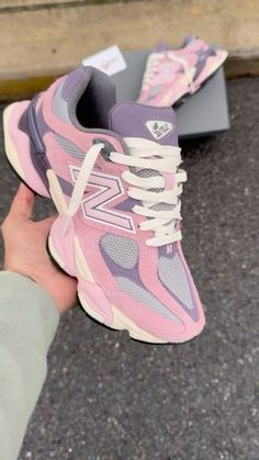 Pink New Balance, Pretty Sneakers, Pink Nike Shoes, Trendy Shoes Sneakers, Pretty Shoes Sneakers, Kicks Shoes, Jordan Shoes Retro, All Nike Shoes, Dress With Sequins