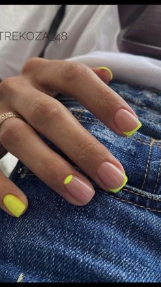 Spring Nails Gel Manicure, Colour Tip Nails Short, Opi Tagus In That Selfie Swatch, Dip On Natural Nail Ideas, Half Clear Nails, Minimal Nail Polish Design, Dr Office Outfit, Curvy Business Casual Outfits Summer, Round Square Nail Designs