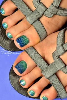 Beach Toe Nails, Glitter Pedicure, Toenail Art, Nails Grunge, Pedicure Designs Toenails, Unghie Sfumate, Pedicure Nail Designs, Pedicure Colors, Gel Toe Nails