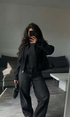 Fully Black Outfits, Outfit For Dinner With Family Night, All Black Winter Outfit Casual, Ootd Jean Noir, Skinyjeen Outfit, Chill Going Out Outfits, Outfit Jean Noir, Winter Baggy Outfits, Casual Cute Winter Outfits