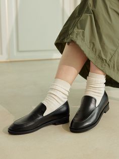 Editor's NotesByeuuns is a shoe brand that expresses the gap between new trends and classics with refined conciseness.- Diagonal shaped toe- U-line stitch detail- Good sweat absorption- Minimal and classic moodMeasurements(in.)KR size- Size: KR 225MM (US 5.5) - KR 250MM (US 8)- Heel height: 0.79 in.Composition & Care- Upper: Cowhide  Lining: Pigskin- Avoid direct heat and moisture- The leather may have fine scratches and wrinkles- Professional cleaning is needed- Keep it in a dust bagDe Classic Slip-on Flat Heel Oxfords, Classic Round Toe Slip-ons For Spring, Classic Formal Leather Shoes For Winter, Winter Leather Shoes With Round Toe For Work, Classic Leather Shoes For Winter Formal, Classic Leather Shoes For Formal Winter Occasions, Leather Shoes With Round Toe For Winter Workwear, Classic Slip-ons With Rubber Sole And Flat Heel, Leather Round Toe Shoes For Winter Workwear