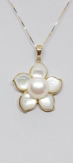 WHITE Mother of Pearl Flower 14k Yellow Gold Pendant. White Mother of pearl Flower Charm/Pendant/Necklace 18 Inches Gold Chain. Flower Pendant in 14k Yellow Gold. Product Info: -Stone: Mother of Pearl. -Stone Color: White. -Pendant Measures: 30x21mm -Metal: 14k Solid yellow. - Gold Chain Leight: 18 Inches -Nice Gift Box Included. Luxury White Gold Flower Pendant Necklace, Luxury Yellow Necklaces With Pearl Pendant, Fine Jewelry With White Flower Charm, White Fine Jewelry With Flower Charm, White Flower Charm Necklace Fine Jewelry, Fine Jewelry White Flower Necklace, White Fine Jewelry Necklaces With Flower Charm, White Flower Shaped Fine Jewelry Necklace, White Flower Fine Jewelry Necklace