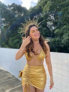 Sun Halloween Costume, Sun Goddess Costume, Outfit Carnaval, Sun Outfits, Sun Costume, Golden Outfit, Recycled Costumes