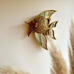 Mirrored fish wall decoration Dimensions: 21 X 24cm Attach ok Handmade in resin Fish Mirror, Mirror Decoration, Wall Decoration, Mirror Decor, Decorative Items, Home And Living, Fish, Wall Decor, Mirror