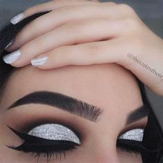 Prom Makeup Tutorial, Best Makeup Tutorials, Skincare Blogger, Glitter Eye Makeup, Bold Makeup, Beautiful Lashes, Make Up Looks, Eye Makeup Tips