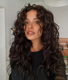 Long Curly Haircuts, Natural Curly Hair Cuts, Butterfly Cut, Layered Curly Hair, Curly Hair Photos, Curly Hair Types, Wavy Haircuts