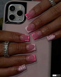 Short French Tip Freestyle, Shorts Nails Black Women, What To Wear To A Dentist Appointment, Shorties Inspo Nails, Hot Pink Nails Black Women, Braider Set Nails Ideas Short, Cute Short French Tip Nails With Design, Pink Shorties Nails Square, Short Nail Styles Black Women