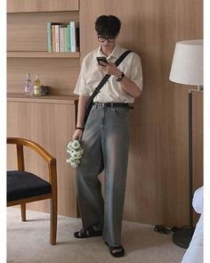 I have shipped quickly and the goods are OK However it is better to order a little big. It would be better to order in a regular size ~ ~ I think I should wear it with a very large overfit. Basic Fits Men, White Polo Outfit Men, Ootd Cwo, Men Dress Outfits, Polo Outfit Men, Masc Outfit, Korean Style Men, Tomboyish Outfits, Men Streetwear Fashion