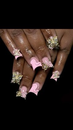 Pink And Gold Short Nails, Gold And Pink Nails Acrylic, Hard Nails Designs, Gold Short Nails, Short Gold Nails, Gold And Pink Nails, Pink And Gold Nails, Cute Short Nails